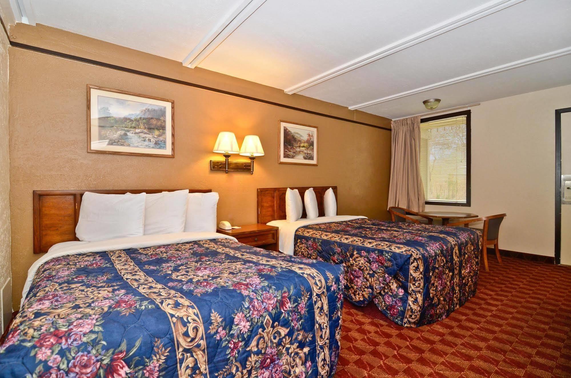 Spanish Trace Inn 阿森斯 外观 照片